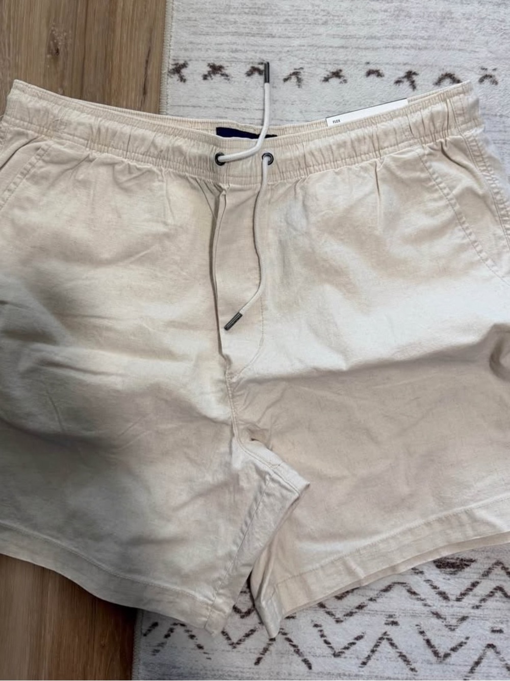 American Eagle Outfitters Men's Light Beige Drawstring Shorts